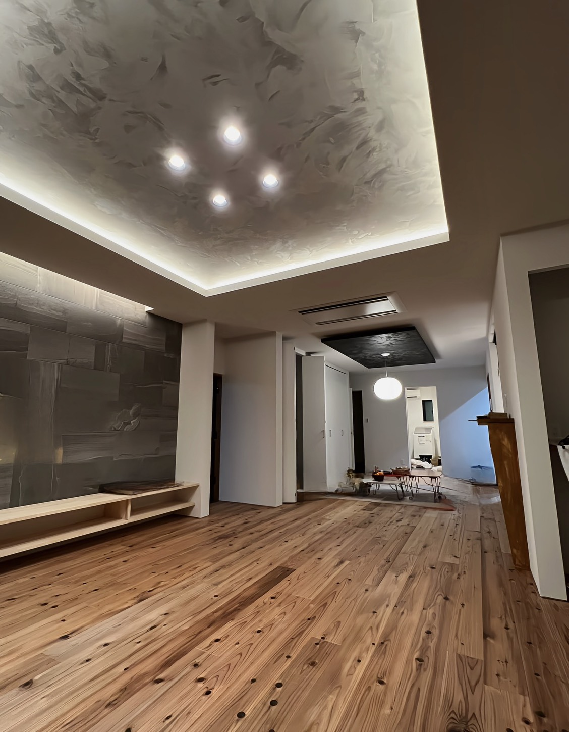 無垢材と間接照明の和モダン邸宅